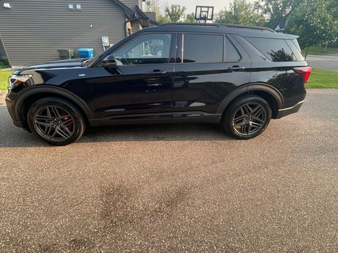 Used 2025 Ford Explorer ST-Line w/ Premium Package AWD/4WD image 5