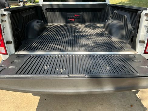 Used 2018 RAM 1500 Classic SLT AWD/4WD image 15
