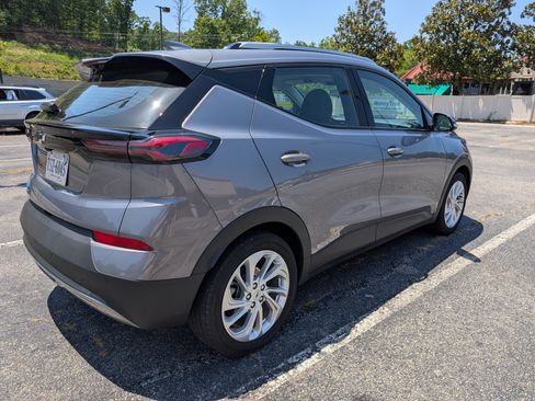 Used 2023 Chevrolet Bolt EUV LT w/ Driver Confidence Package FWD image 5