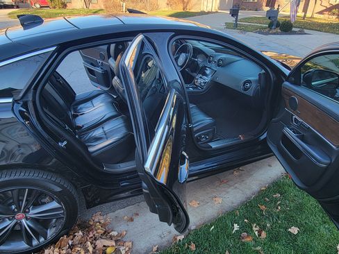 Used 2016 Jaguar XJ Supercharged image 16