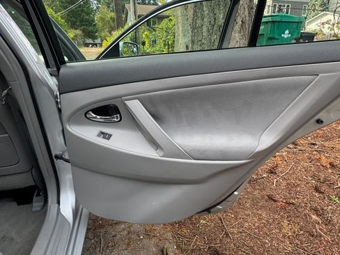 Used 2010 Toyota Camry Hybrid image 4