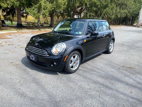 Used 2009 MINI Cooper Hardtop image 1