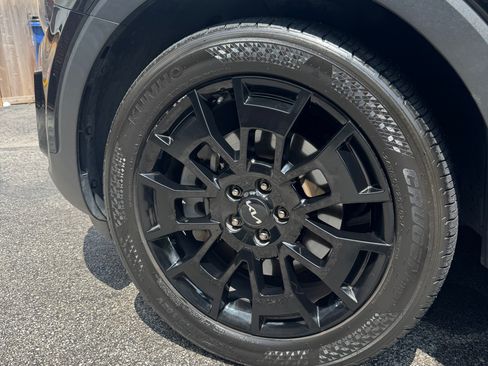 Used 2022 Kia Telluride SX w/ Nightfall Edition Package AWD/4WD image 16