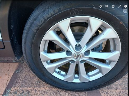 Used 2016 Nissan Rogue SV FWD image 25