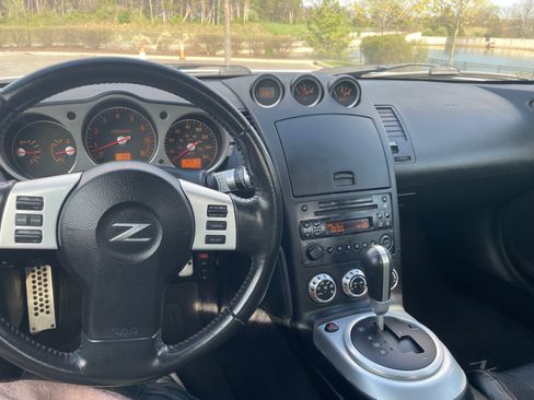 Used 2006 Nissan 350Z Enthusiast w/ (S02) Side Air Bags Pkg image 23