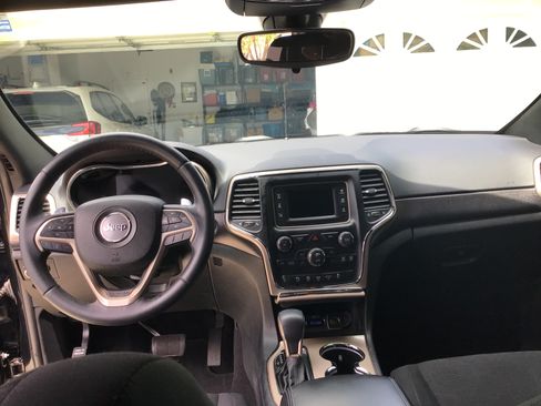 Used 2017 Jeep Grand Cherokee Laredo image 13