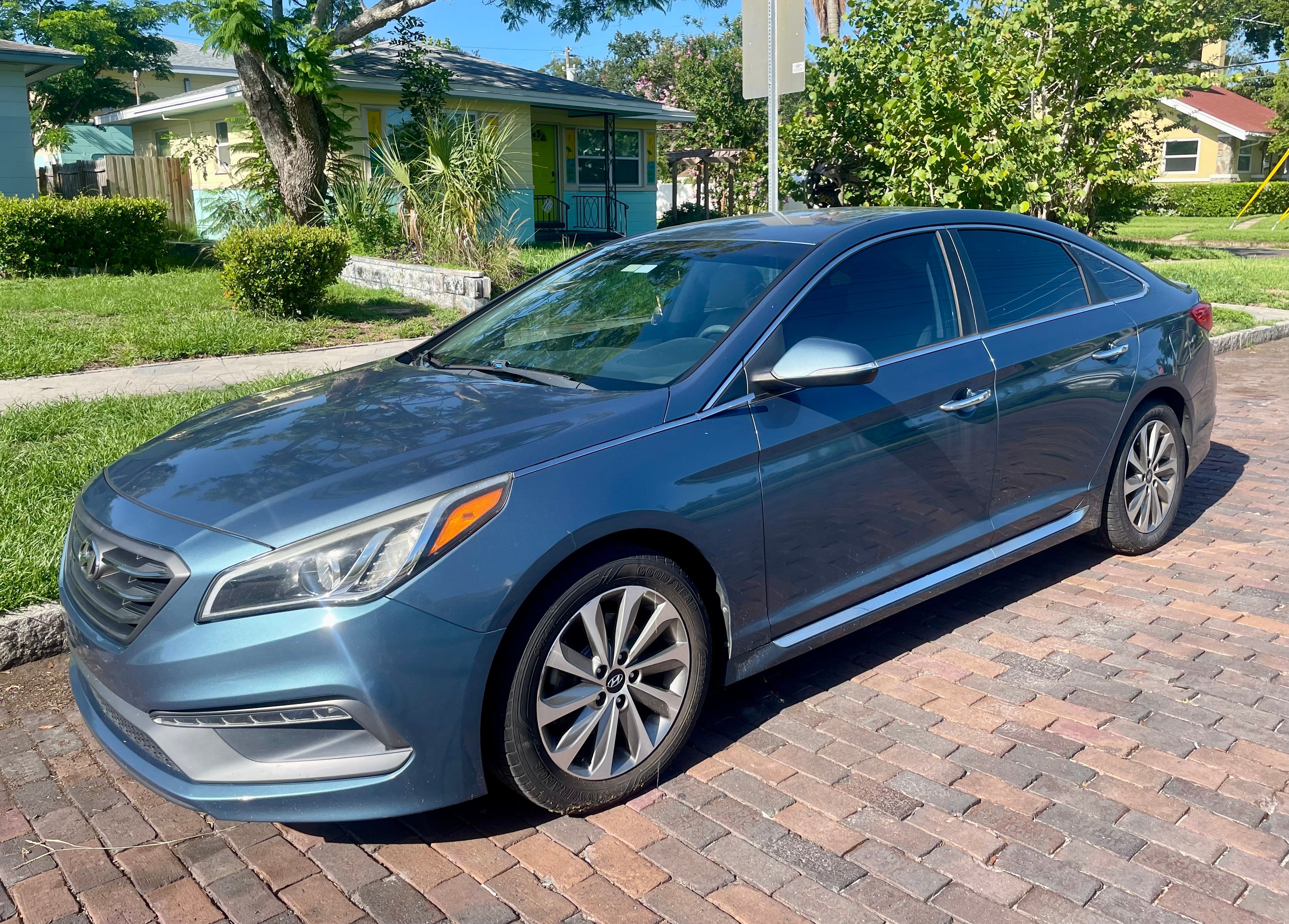 Used 2016 Hyundai Sonata Sport w/ Option Group 02 FWD image 4