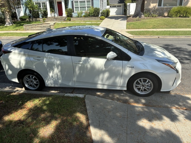 Used 2017 Toyota Prius Three FWD image 8