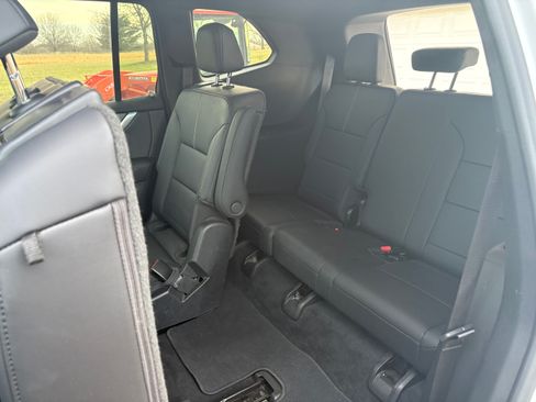 Used 2024 GMC Acadia Elevation image 10