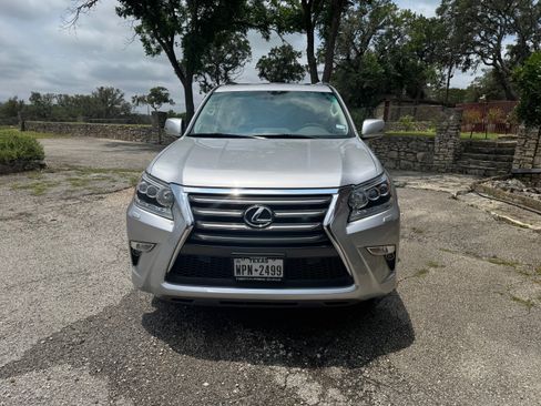 Used 2017 Lexus GX 460 AWD/4WD image 4