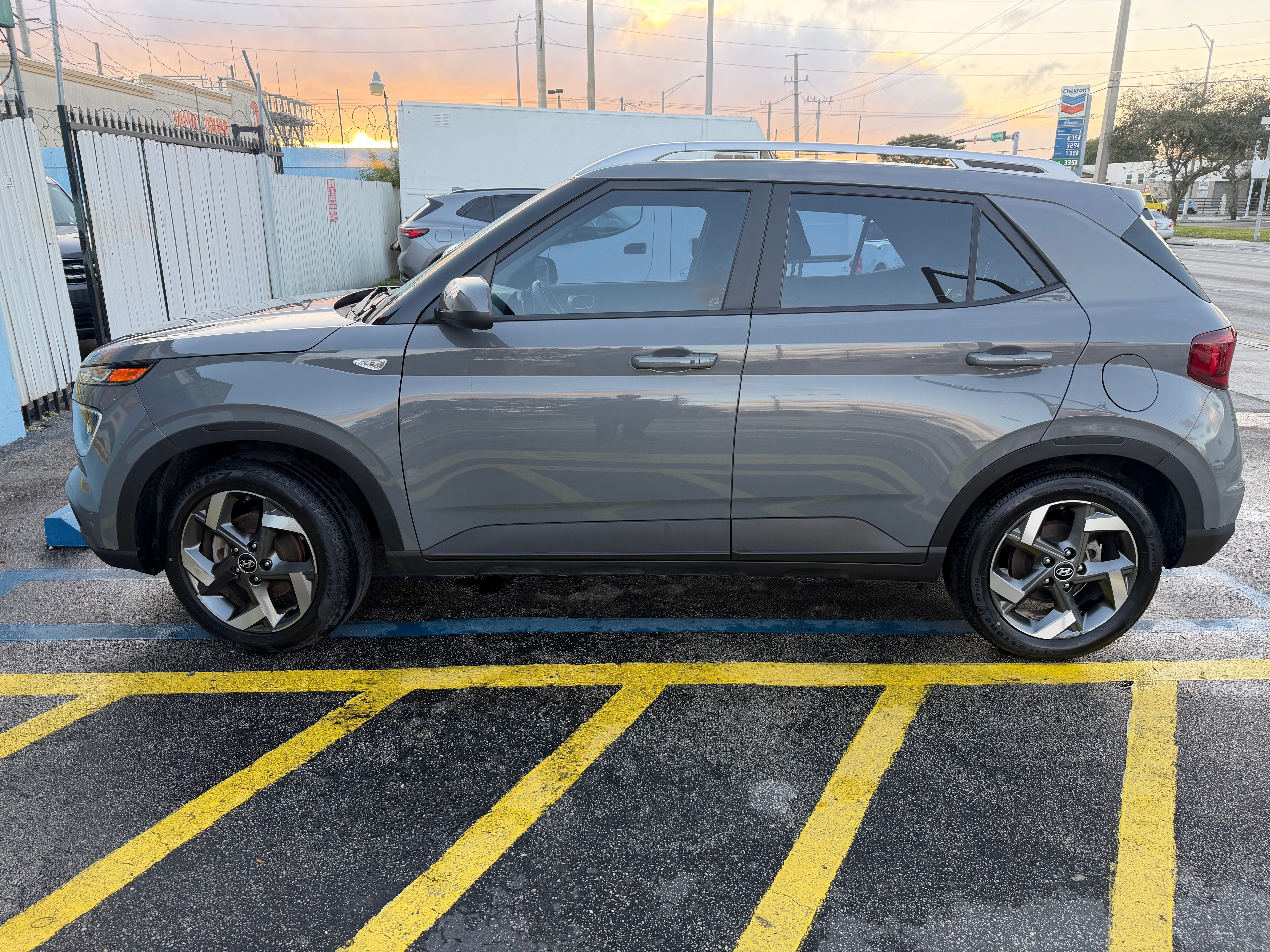 Used 2021 Hyundai Venue SE FWD image 10