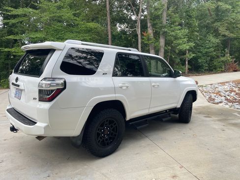 Used 2018 Toyota 4Runner SR5 Premium AWD/4WD image 5