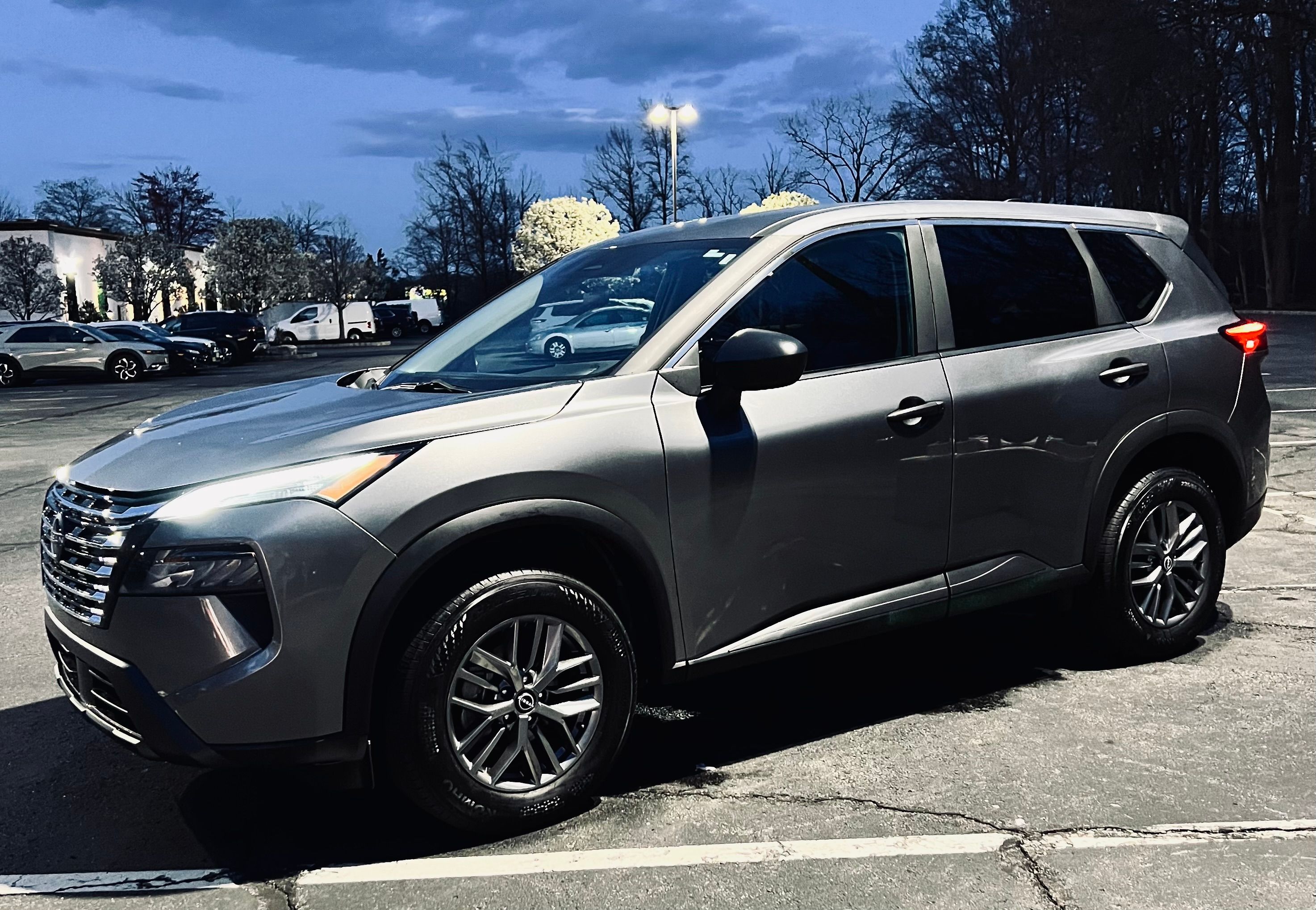 Used 2024 Nissan Rogue S AWD/4WD image 24