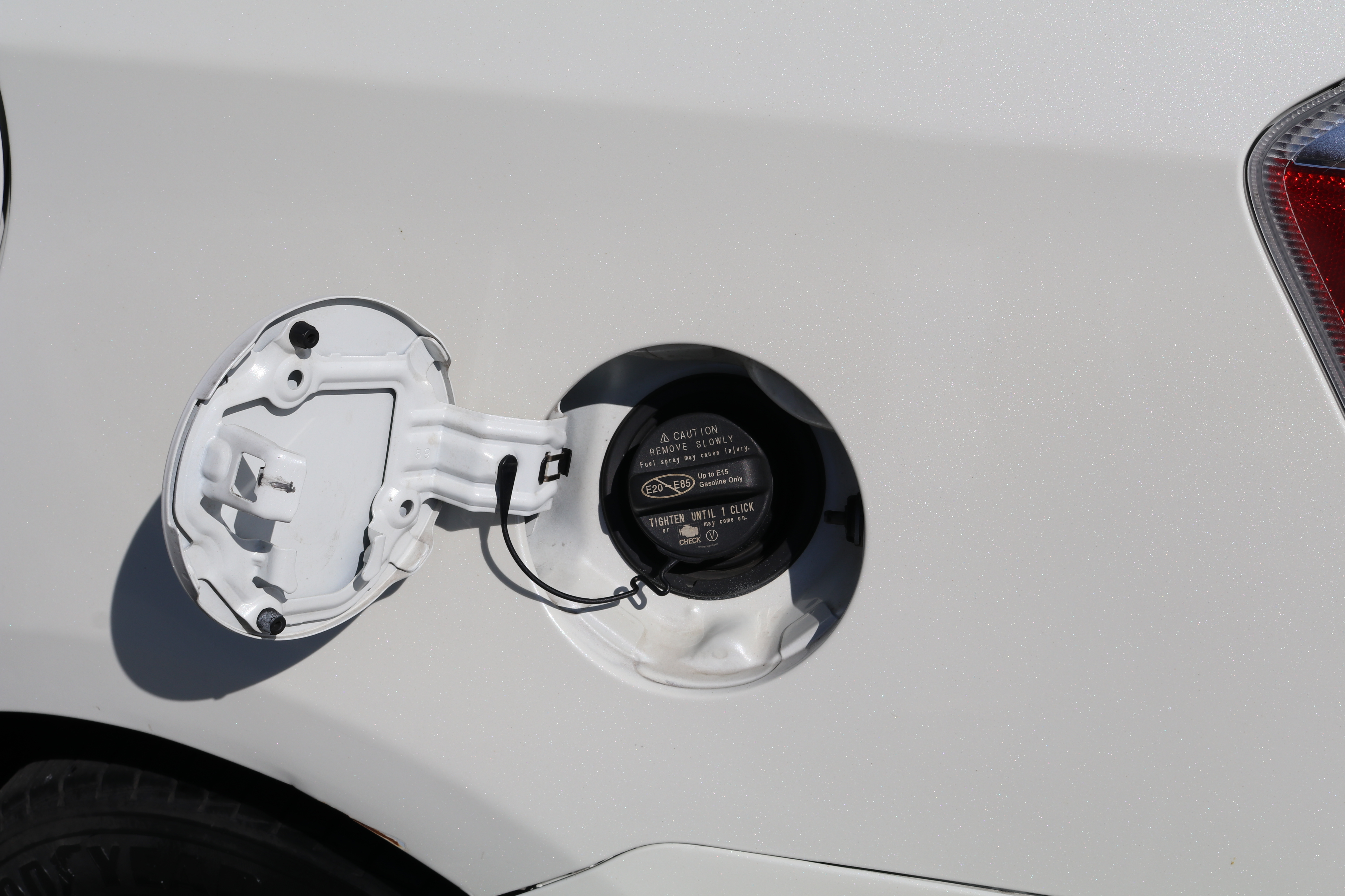 Used 2015 Toyota Prius Four w/ Deluxe Solar Roof Package FWD image 5
