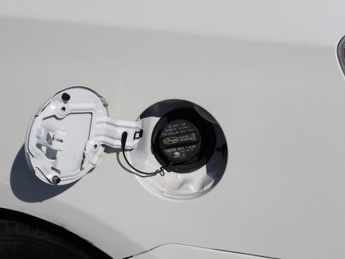 Used 2015 Toyota Prius Four w/ Deluxe Solar Roof Package FWD image 5