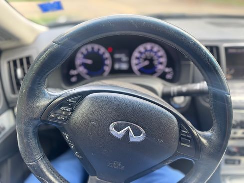 Used 2015 INFINITI Q60 Convertible w/ Premium Package RWD image 10