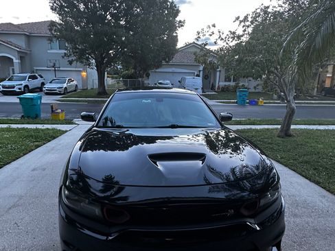 Used 2019 Dodge Charger Scat Pack w/ Plus Group image 18