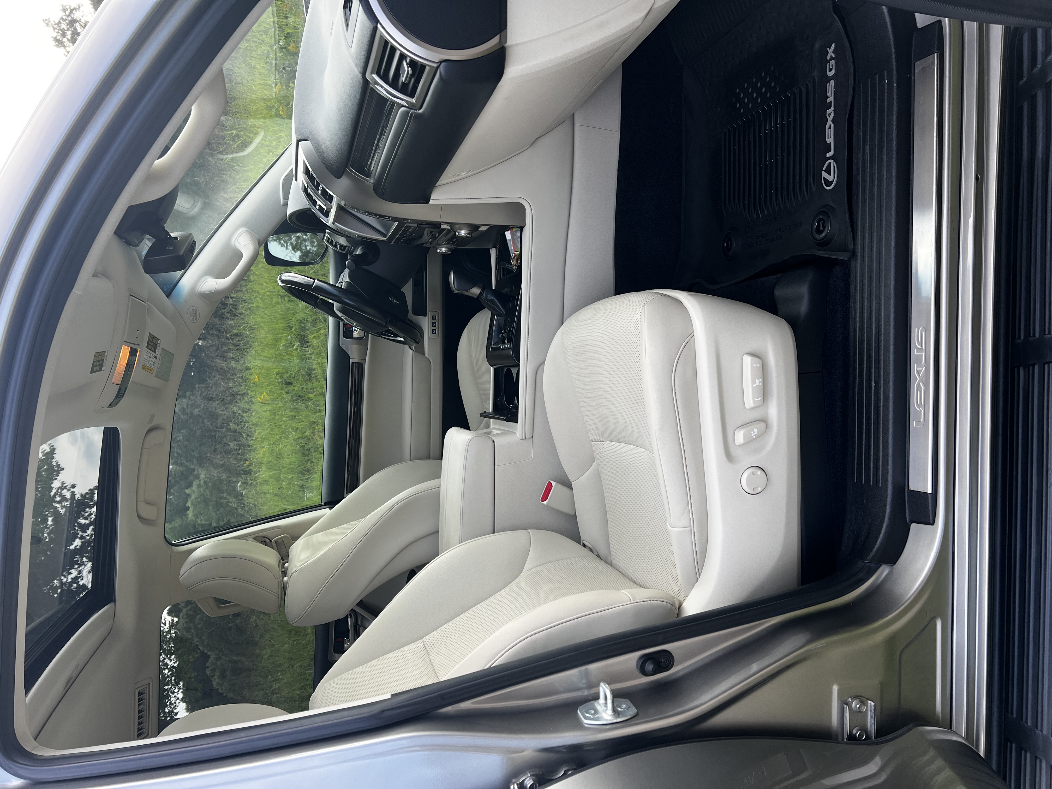 Used 2021 Lexus GX 460 Premium w/ Premium Package AWD/4WD image 8
