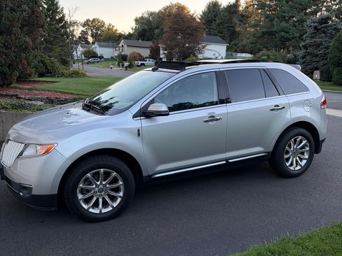 Used 2013 Lincoln MKX AWD image 1
