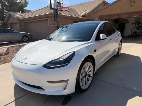 Used 2023 Tesla Model 3 Standard Range RWD image 1