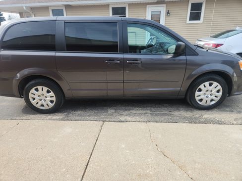 Used 2017 Dodge Grand Caravan SE image 17