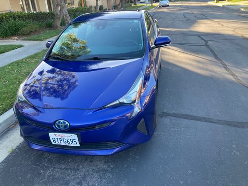 Used 2017 Toyota Prius Three FWD image 5