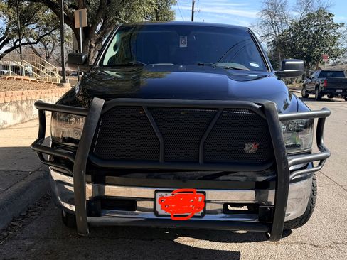 Used 2019 RAM 1500 Classic SLT image 2