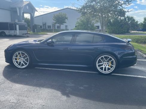 Used 2015 Porsche Panamera image 2