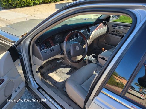 Used 2003 Lincoln Town Car Cartier image 6