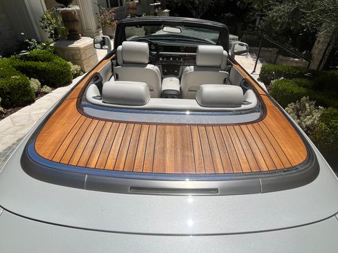 Used 2014 Rolls-Royce Phantom Drophead Coupe RWD image 25