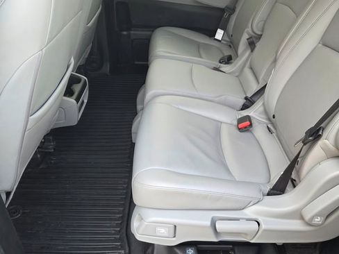 Used 2023 Honda Odyssey EX-L image 4