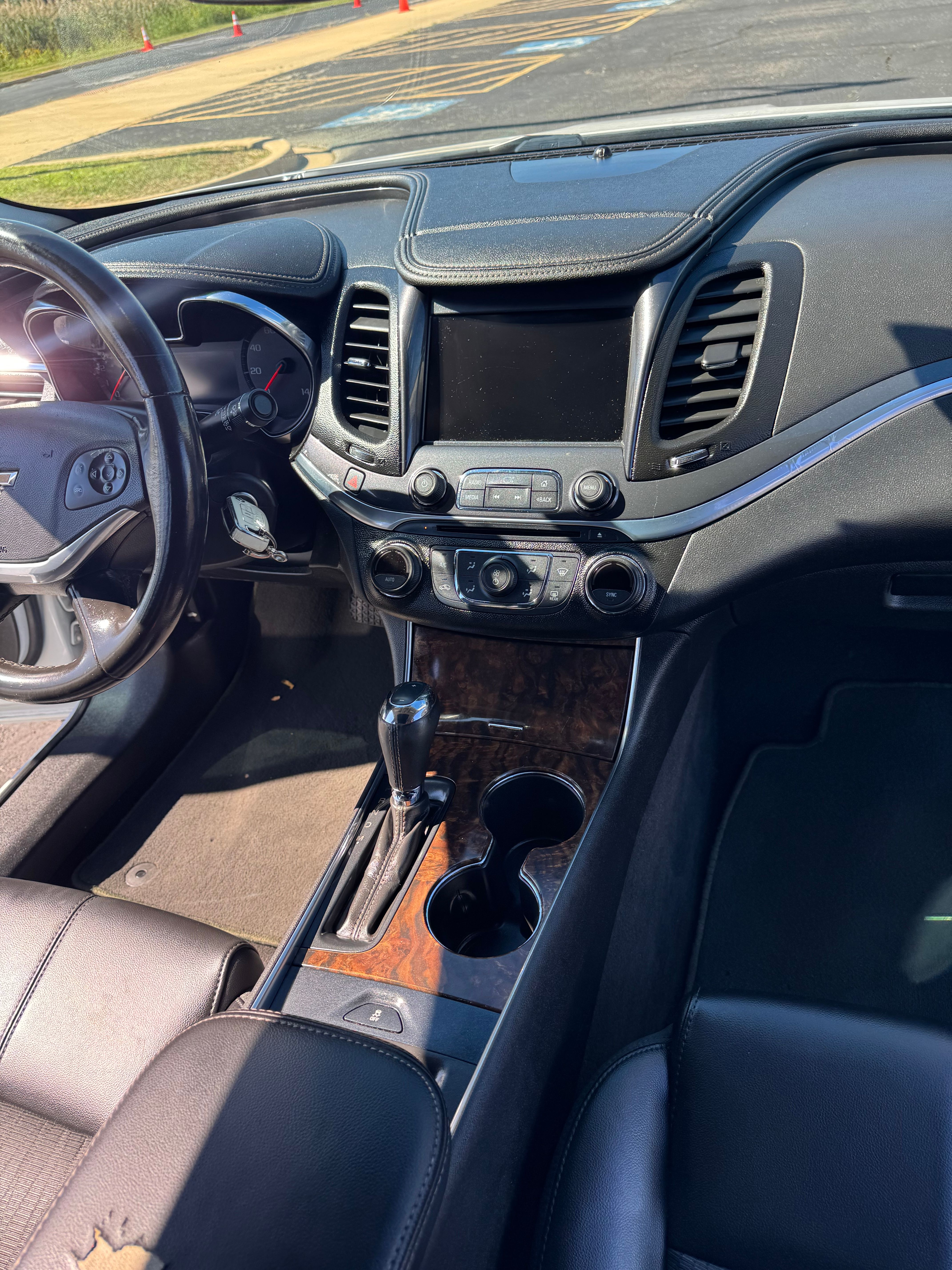 Used 2014 Chevrolet Impala LT w/ Convenience Package FWD image 4