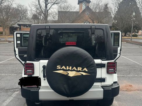 Used 2013 Jeep Wrangler Unlimited Sahara image 12