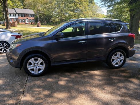 Used 2015 Toyota RAV4 LE image 8