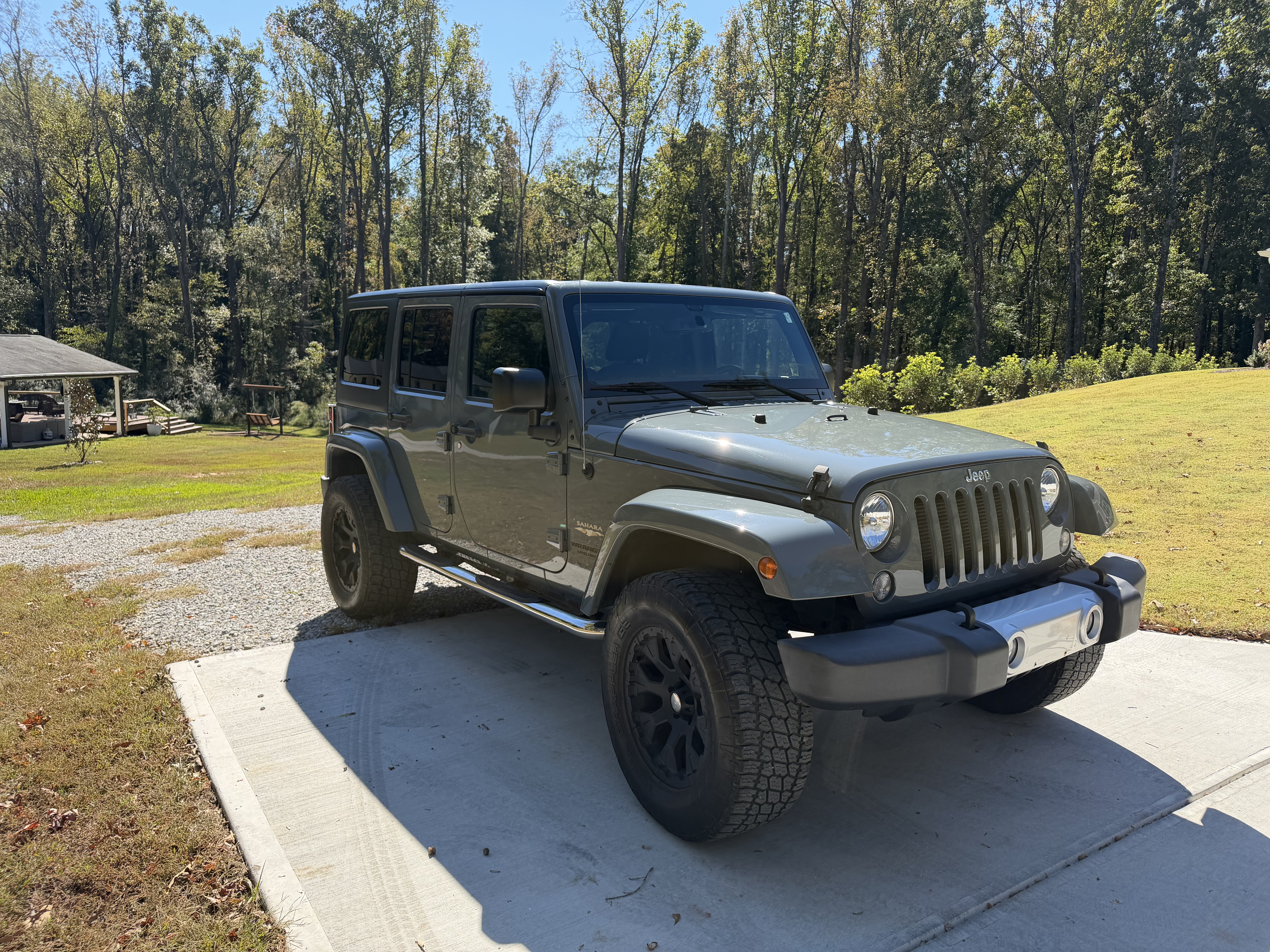 Used 2015 Jeep Wrangler Unlimited Sahara w/ Connectivity Group AWD/4WD image 17