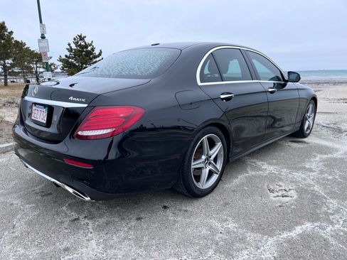 Used 2017 Mercedes-Benz E 300 4MATIC image 4