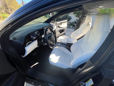 Used 2021 Tesla Model X Long Range image 12