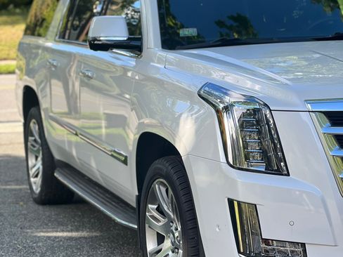 Used 2017 Cadillac Escalade ESV Luxury image 8
