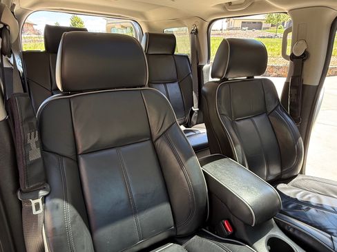 Used 2010 HUMMER H3 Luxury w/ Appearance Package image 12