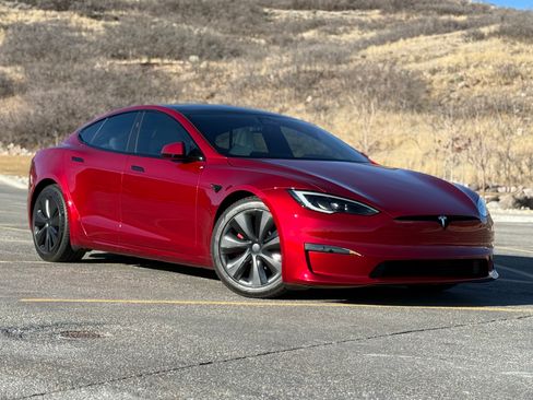 Used 2024 Tesla Model S Plaid image 4