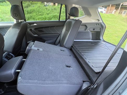 Used 2022 Volkswagen Tiguan SE w/ Panoramic Sunroof Package AWD/4WD image 17
