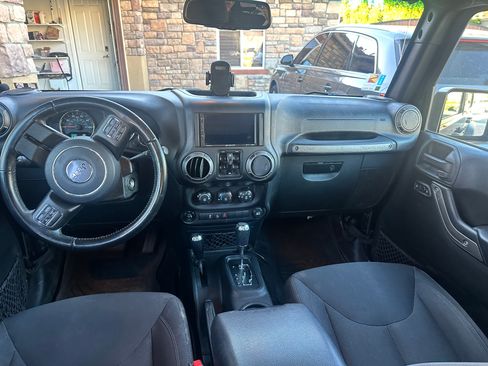 Used 2018 Jeep Wrangler Unlimited Sport S image 8