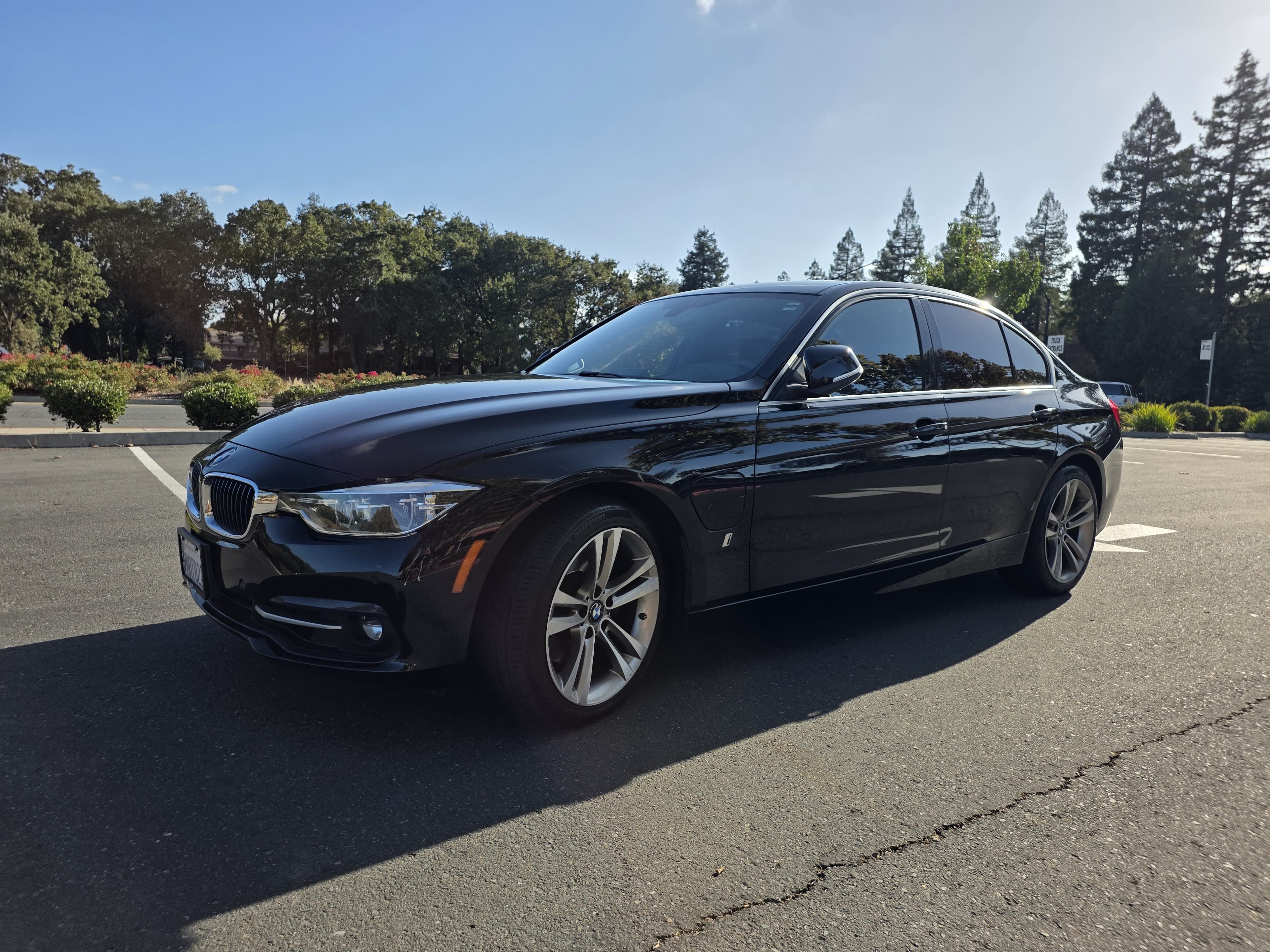 Used 2018 BMW 330e RWD image 1