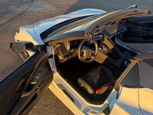 Used 2024 Chevrolet Corvette Stingray Convertible 2D image 18