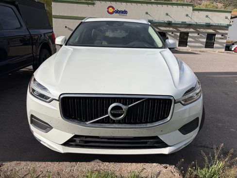 Used 2020 Volvo XC60 T5 Momentum image 1