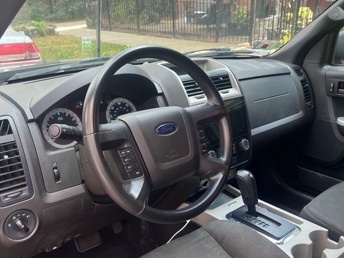 Used 2010 Ford Escape XLT image 8