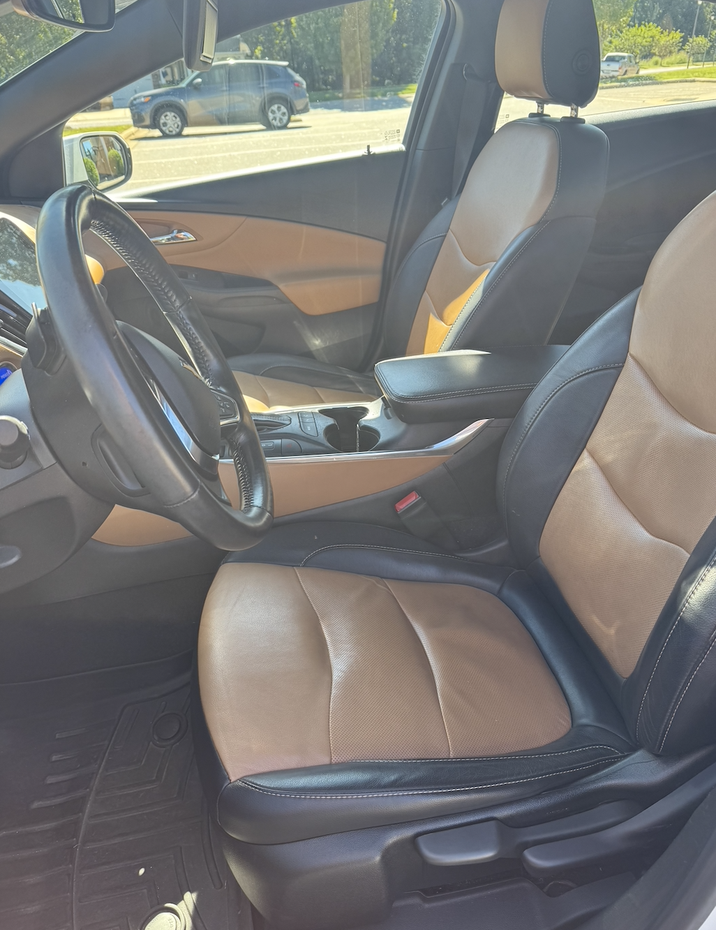 Used 2018 Chevrolet Volt Premier w/ Driver Confidence Package FWD image 5