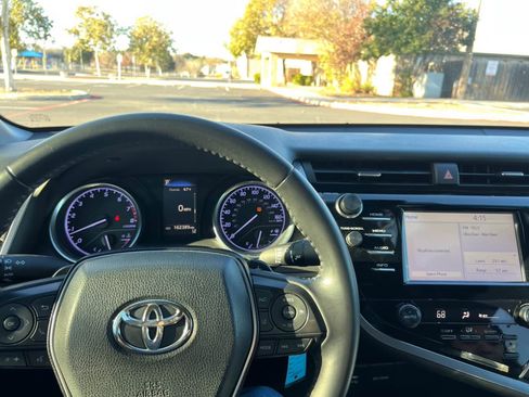 Used 2018 Toyota Camry SE w/ Moonroof Package image 7