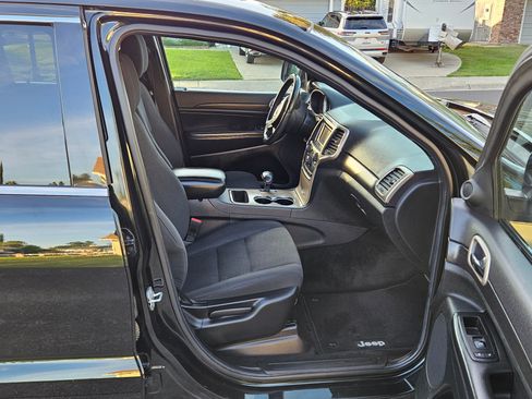 Used 2014 Jeep Grand Cherokee Laredo w/ Security & Convenience Group image 6