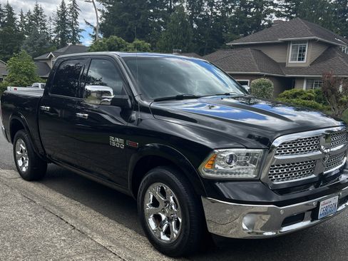 Used 2015 RAM 1500 Laramie w/ Convenience Group AWD/4WD image 2
